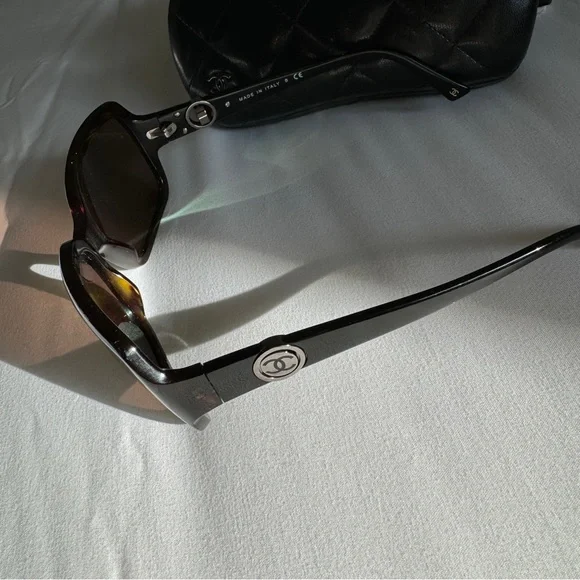 Chanel Rotating C's Sunglasses. - Picture 9 of 16